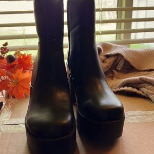 Madden Girl platform boots